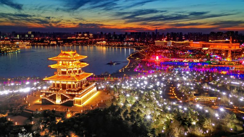 <strong>Tangshan, China: </strong>Lanterns illuminate the sky over Nanhu Park during a fair to celebrate the Chinese Lantern Festival, which takes place on February 19. 