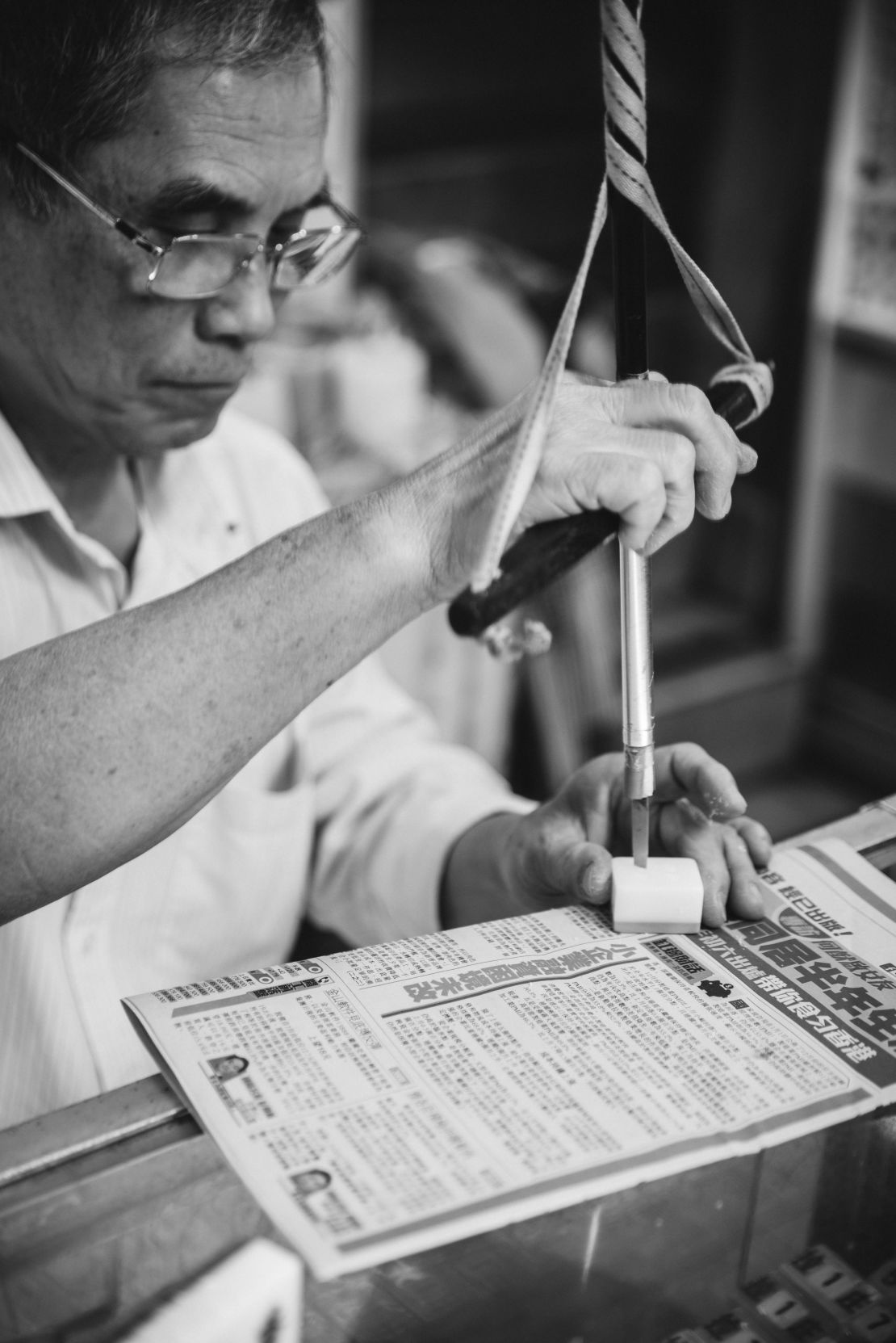 Cheung Shun King learned his trade from his father and grandfather in the family shop, where his first job was painting the tiles. 