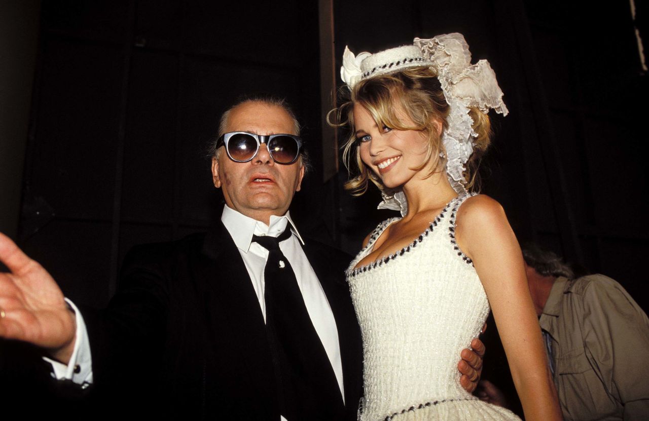 Lagerfeld poses with model Claudia Schiffer in 1992.