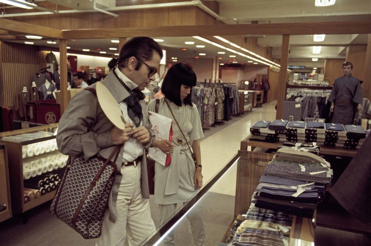 Lagerfeld visits Japan in 1977.