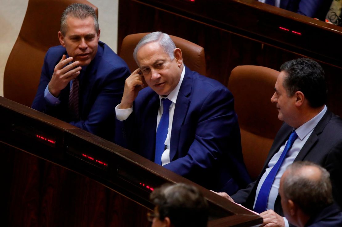 Israeli Prime Minister Benjamin Netanyahu sits among Likud party MPs Gilad Ardan (L) and Israel Katz (R).