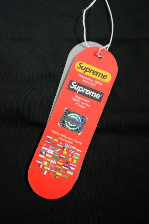 The label on the Supreme Spain items show the trademarks registration numbers for the Supreme Spain brand at the World Intellectual Property Organization and at the Spanish trademark office.