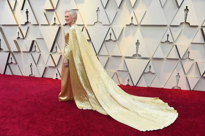 Best actress nominee Glenn Close wore a gold dress and matching clutch, looking every bit the statuette she hopes to take home. The custom hand-embroidered dress by Carolina Herrera weighed 42 pounds and was made from 4 million beads. 