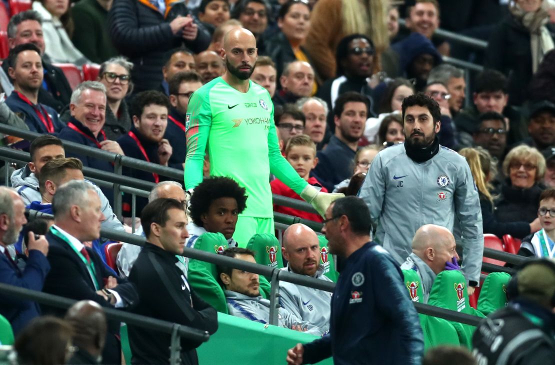 A confused Willy Caballero looks towards Sarri on the bench.