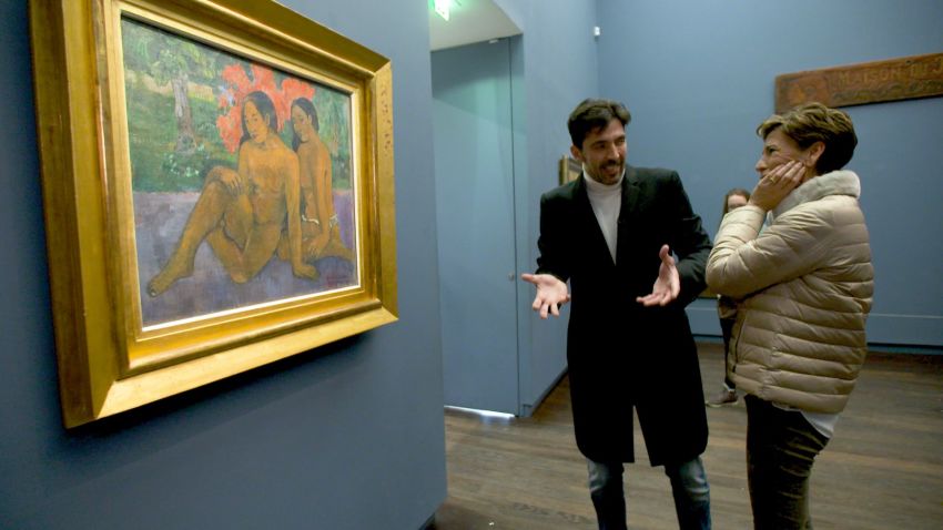 Gianluigi Buffon gives Becky Anderson a tour of the Musee d'Orsay in Paris.