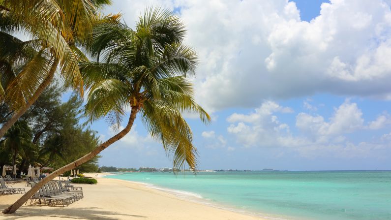 <strong>10. Seven Mile Beach, Negril, Jamaica:</strong> This spectacular beach is the most famous on the Caribbean island as well as one of the most picturesque.