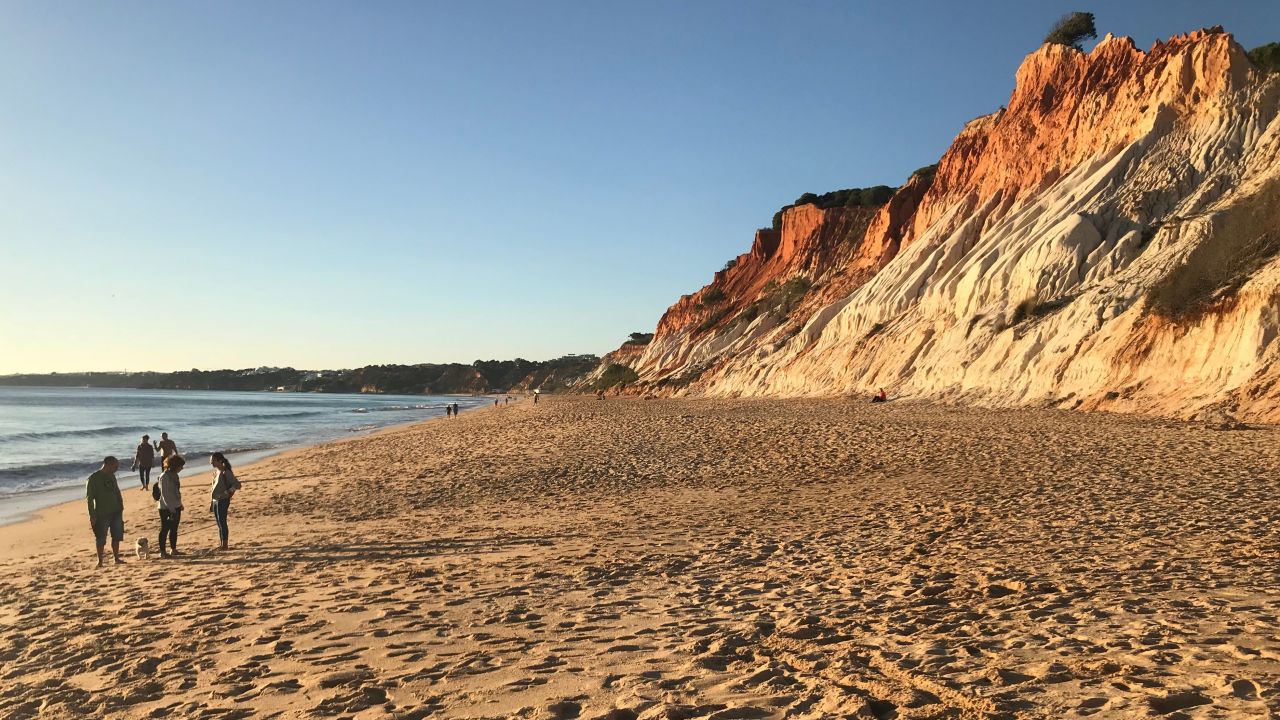 <strong>11. Falesia Beach, Portugal:</strong> Bordered with red and white cliffs, Falesia has been ranked the 11th best beach in the world.