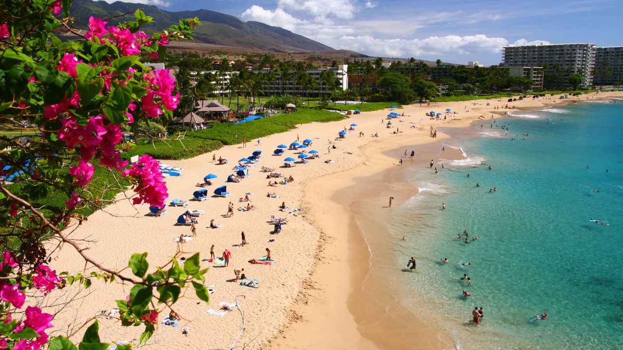 <strong>14. Ka'anapali Beach, Maui:</strong> This Hawaiian spot situated in West Maui features three miles of sand and crystal clear water.