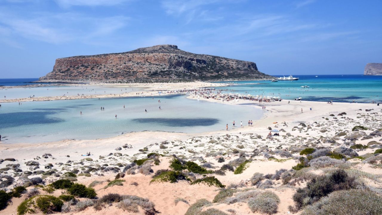 <strong>15. Balos Lagoon, Crete:</strong> This famous lagoon, ideal for families due to its shallow, warm waters, remains one of the most admired in Greece.