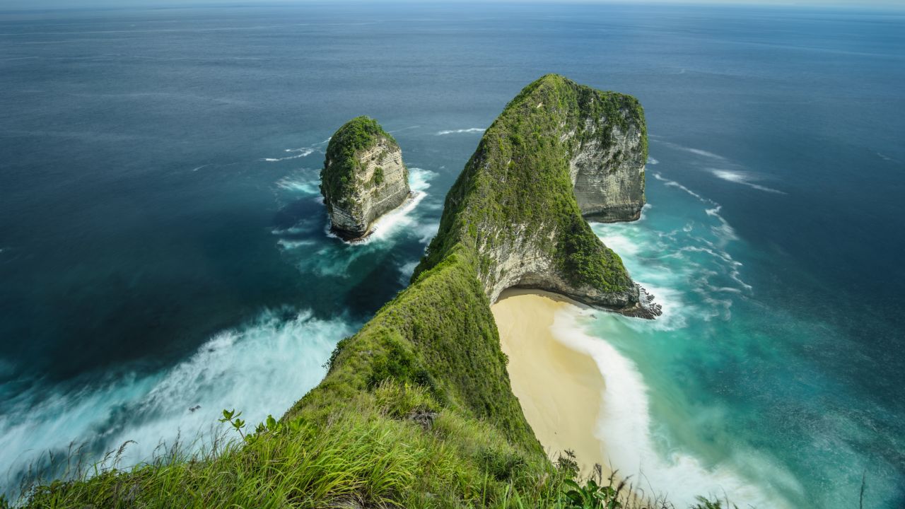 <strong>19. Kelingking Beach, Bali:</strong> Home to a rock formation resembling a Tyrannosaurus Rex, the remote Kelingking Beach is the ultimate Instagram-worthy paradise.