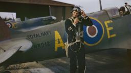 Spitfire pilot Harold Salisbury prepares for a sortie in September 1943 © IWM 