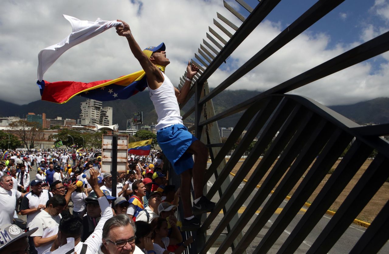Guaido supporters take part in a march in Caracas on February 23. Venezuelan security forces fired tear gas and rubber bullets to disperse a crowd demanding to cross the Venezuela-Colombia border, which was ordered closed by Maduro.