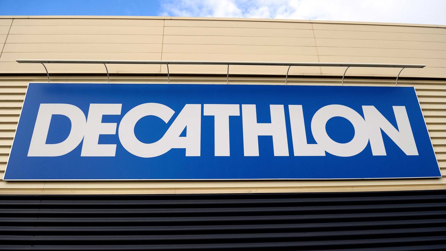Decathlon has halted plans to sell a sports hijab in France.
