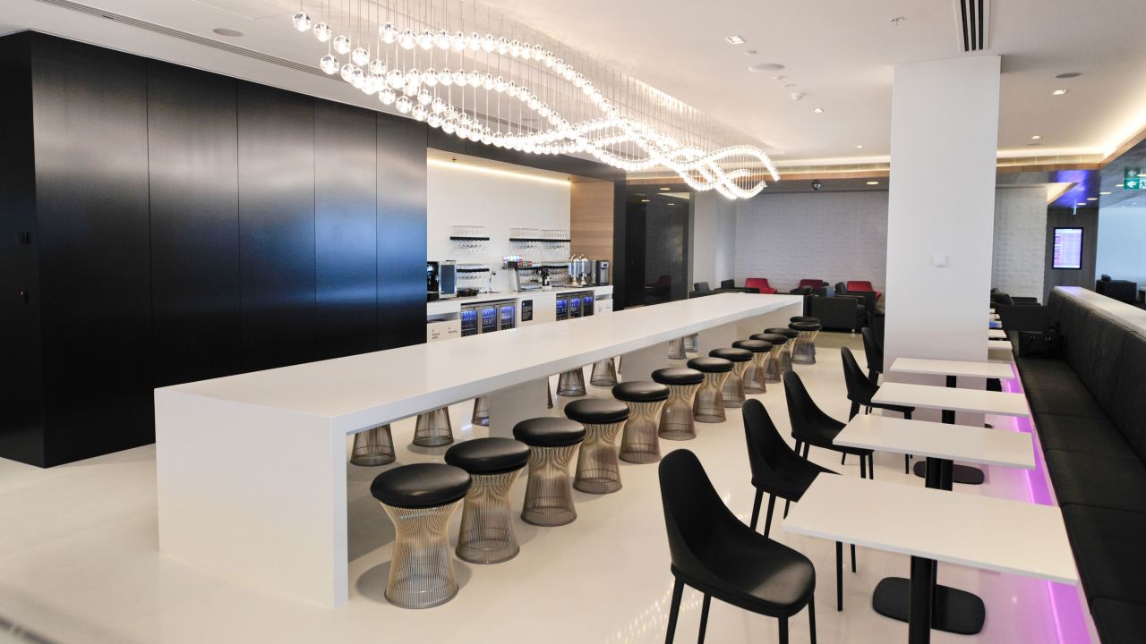 <strong>Food theater:</strong> Food is also a big part of the airport lounge experience: "Air New Zealand is very forward on technology and was very much wanting to have things like food theater in their lounges to really set the mark higher," says Loyola. <em>Pictured here: Air New Zealand Lounge, Sydney International Airport, Australia</em>