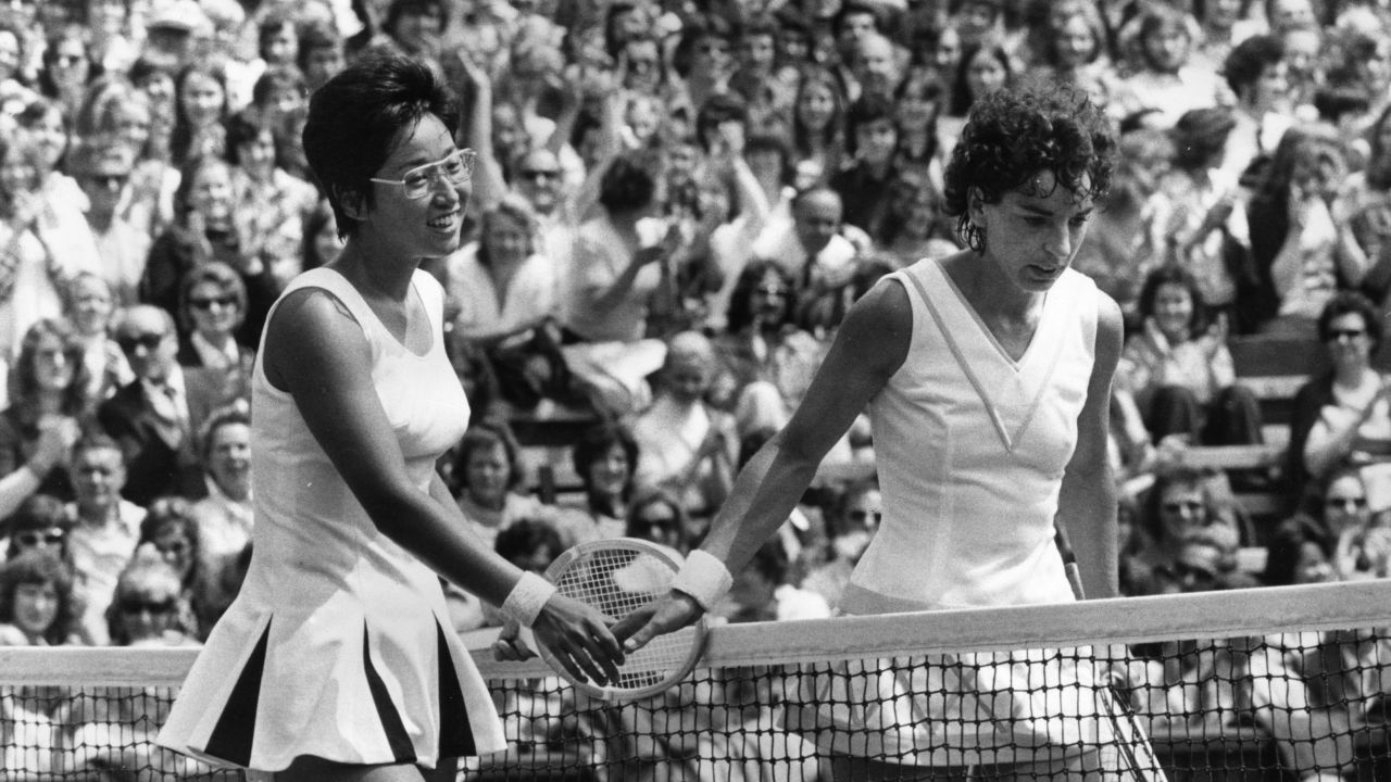 Heldman (right) meets Kazuko Sawamatsu at the net after facing the Japanese player at Wimbledon in 1974.