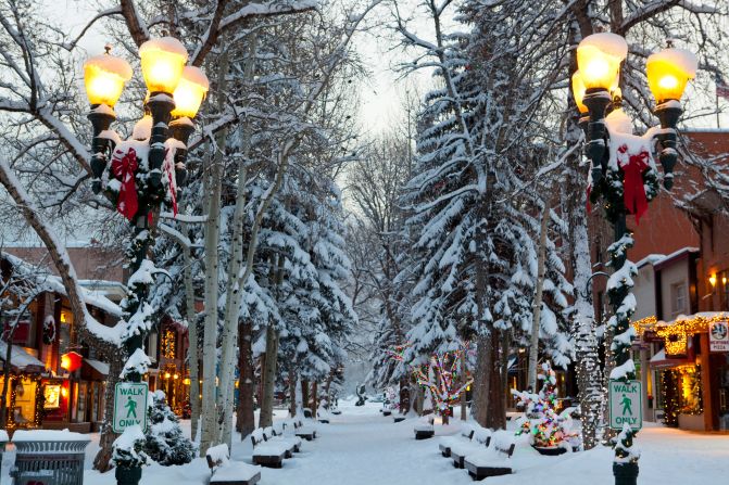 <strong>Winter Wonderland: </strong>Aspen boasts a gorgeous downtown, complete with multiple museums and galleries.