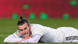 BARCELONA, SPAIN - FEBRUARY 06: Gareth Bale of Real Madrid CF reacts on the pitch after missing a chance to score during the Copa del Semi Final first leg match between Barcelona and Real Madrid at Nou Camp on February 06, 2019 in Barcelona, Spain. (Photo by Alex Caparros/Getty Images)
