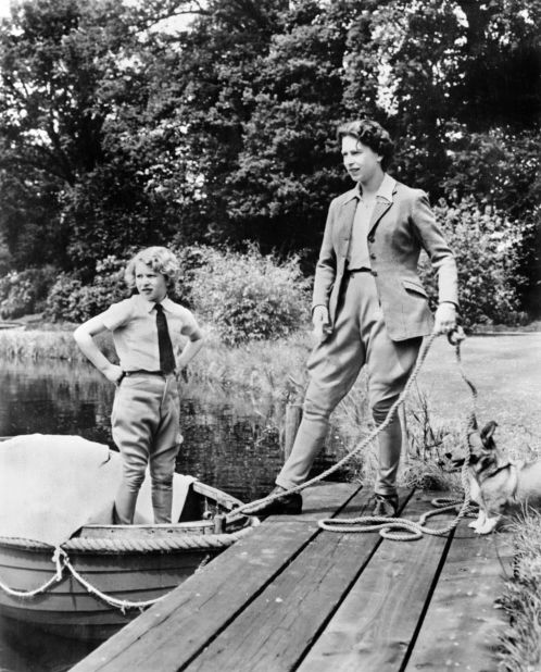 Circa 1960: Queen Elizabeth with daughter Princess Anne in practical trousers. 
