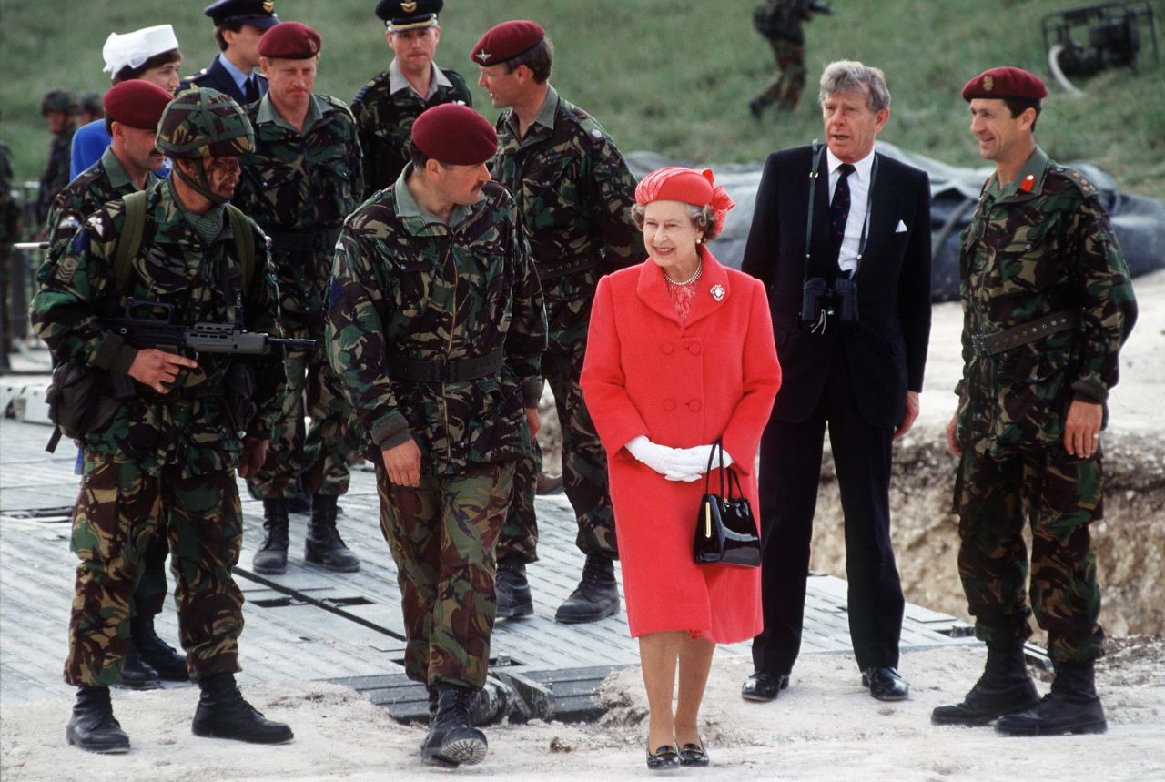 Queen Elizabeth II visiting the 5th Airbourne Brigade Regiment in 1990.