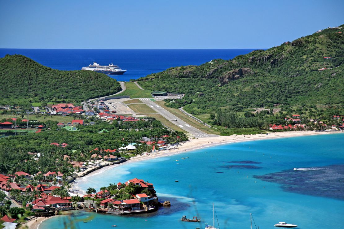 While definitely sceney, St. Barts isn't all Champagne and glitter. The island's hiking trails provide a nice extracurricular activity.