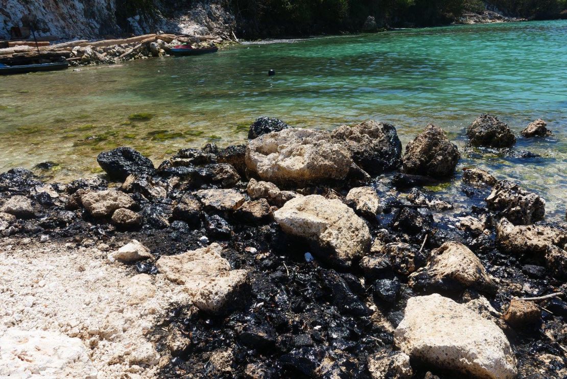 Oil from a leaking vessel in the Solomon Islands washes ashore near a UNESCO World Heritage Site.