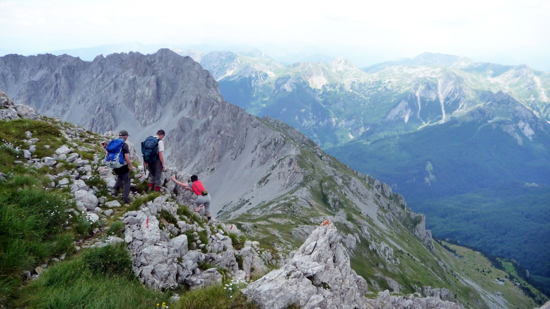 Hikes in the Alps  10 of the Best Long-Distance Alps Hiking Routes