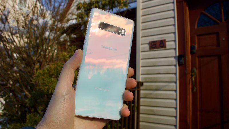 Samsung Galaxy S10 Review A Nearly Perfect Phone Cnn Underscored