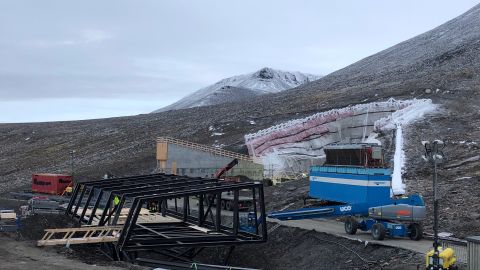 Construction work on the seed vault's new service building and tunnel entrance. 