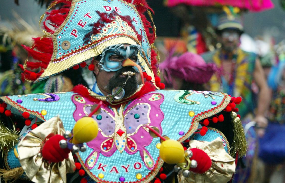 Las máscaras elaboradas son otra tradición muy querida del Mardi Gras.