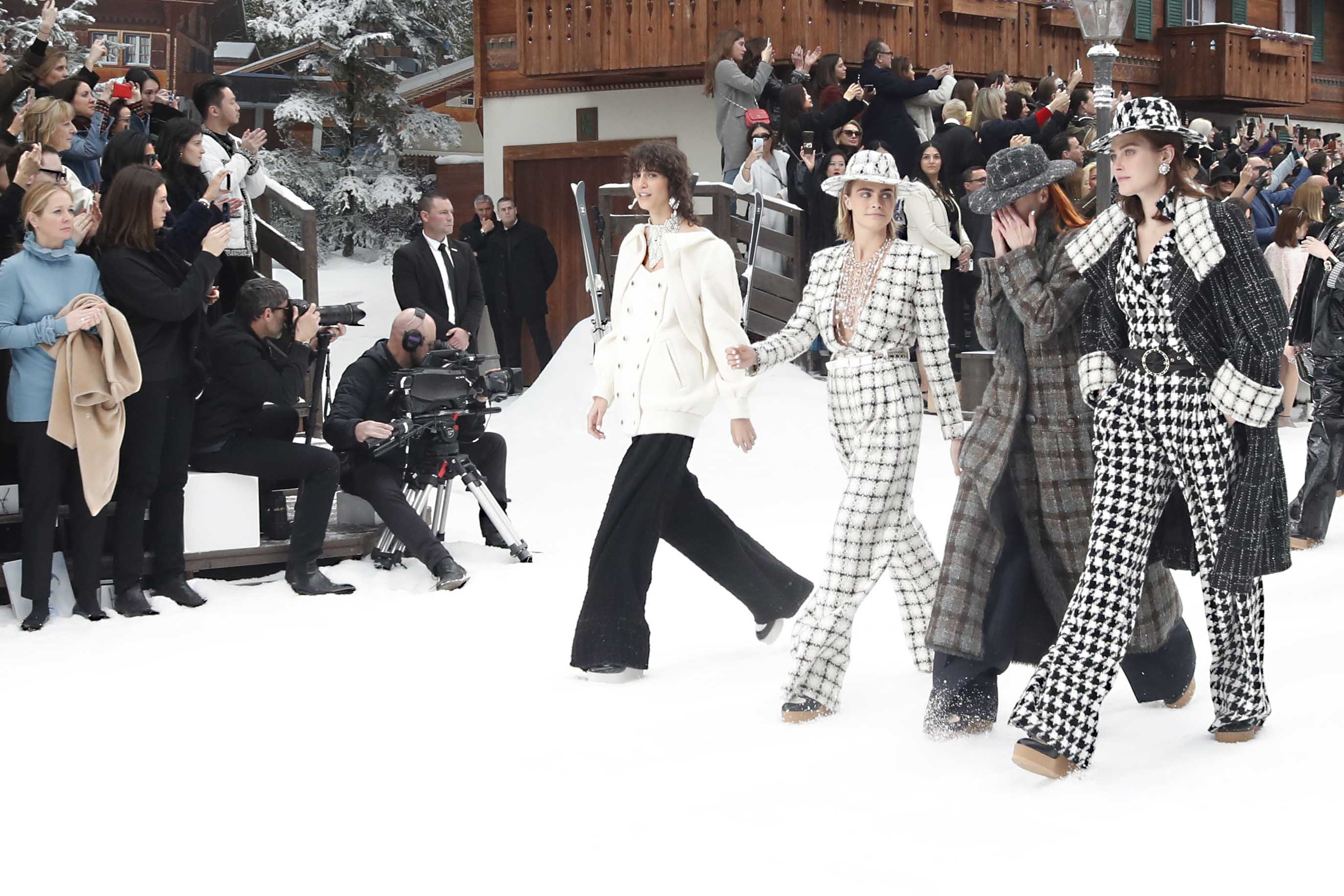 Paris Fashion Week: A moment of silence for Karl Lagerfeld at Chanel's  first show
