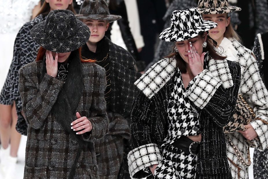 Watch: Models in tears at close of Karl Lagerfeld's final Chanel show