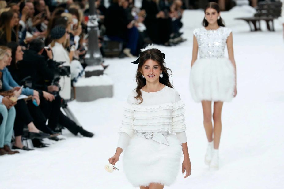 At Chanel Couture Fall 2023, a Tribute to French Girl Style