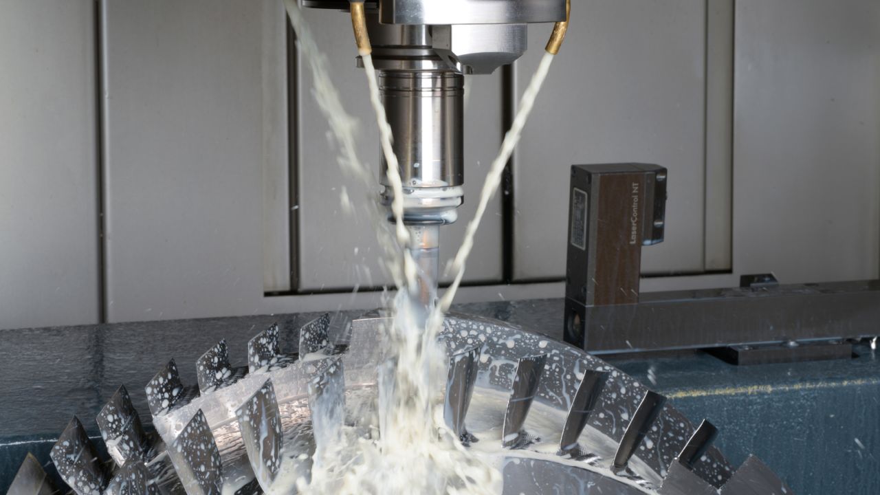 5G sensors were attached to the components in a milling machine.