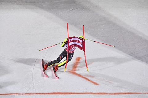 Mikaela Shiffrin finds herself in a tangle during the city event in Stockholm.