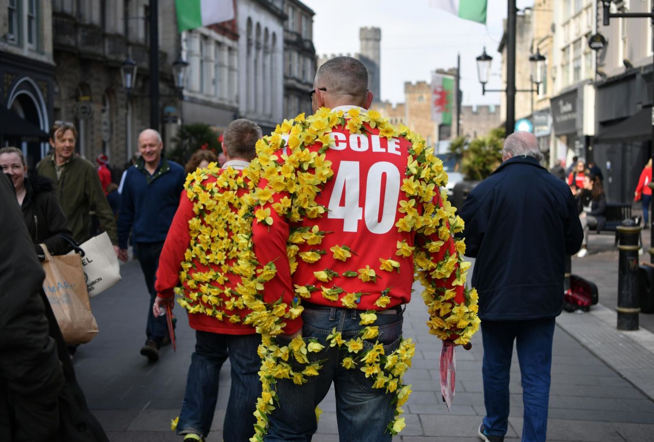 Ah yes, the daffodil -- a symbol of Wales like few else. Daffodils everywhere -- back, arms, legs, backside. Note the baffled smirks of the passers-by.