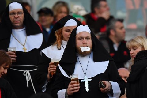 It wouldn't be Six Nations rugby without a "nun" at the Stadio Olimpico. There are almost too many elements here to analyze. The rope, the cross, the man -- ticket semi-digested, beer clutched -- his startled face etched with a confused angst. Did he forget to lock the front door?