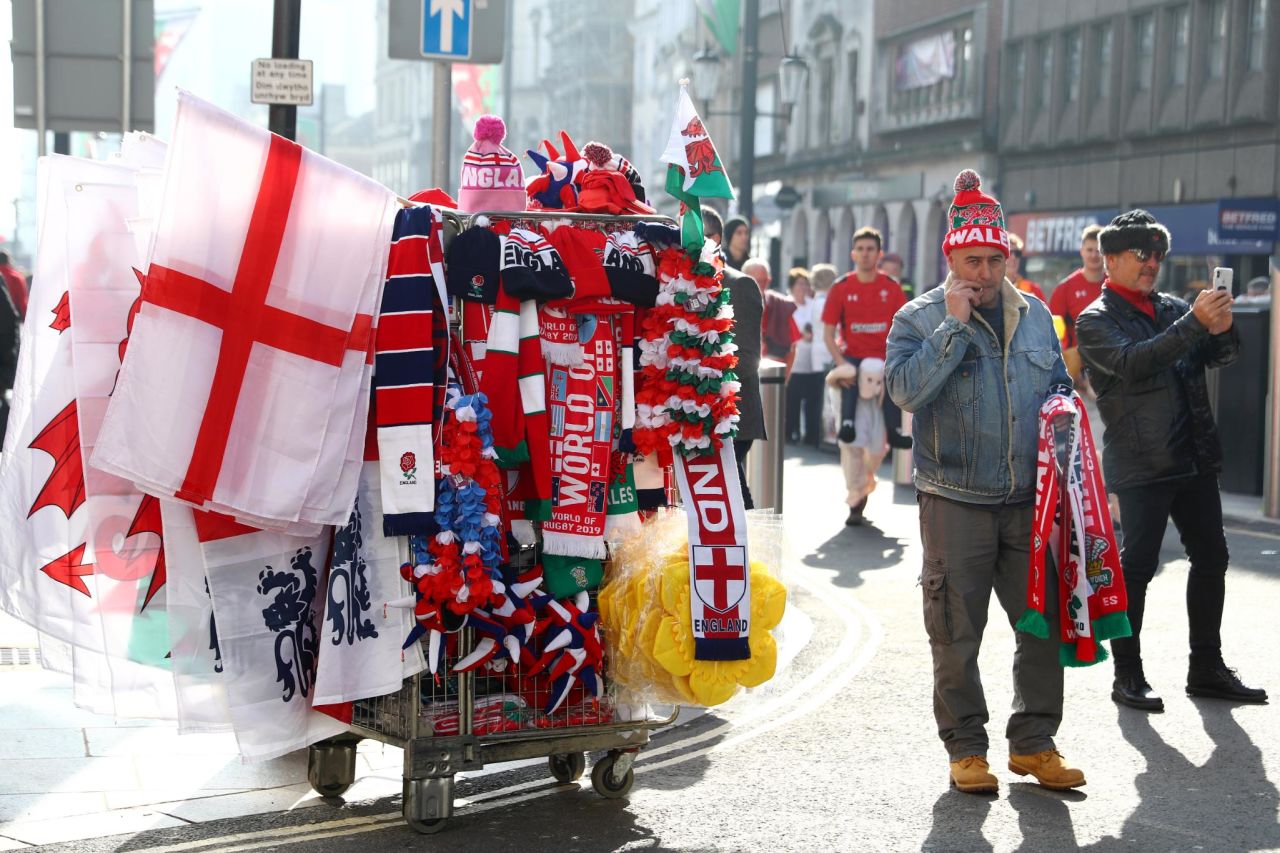 An image of so many layers. If you can look past the daffodil head frames and the half-and-half scarves, there's actually a man coming up behind on the shoulders of a toy child. What a tournament.
