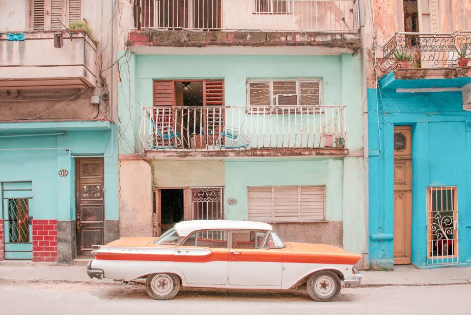 Havard's photos depicts Cuba's capital in dreamy pastel shades.