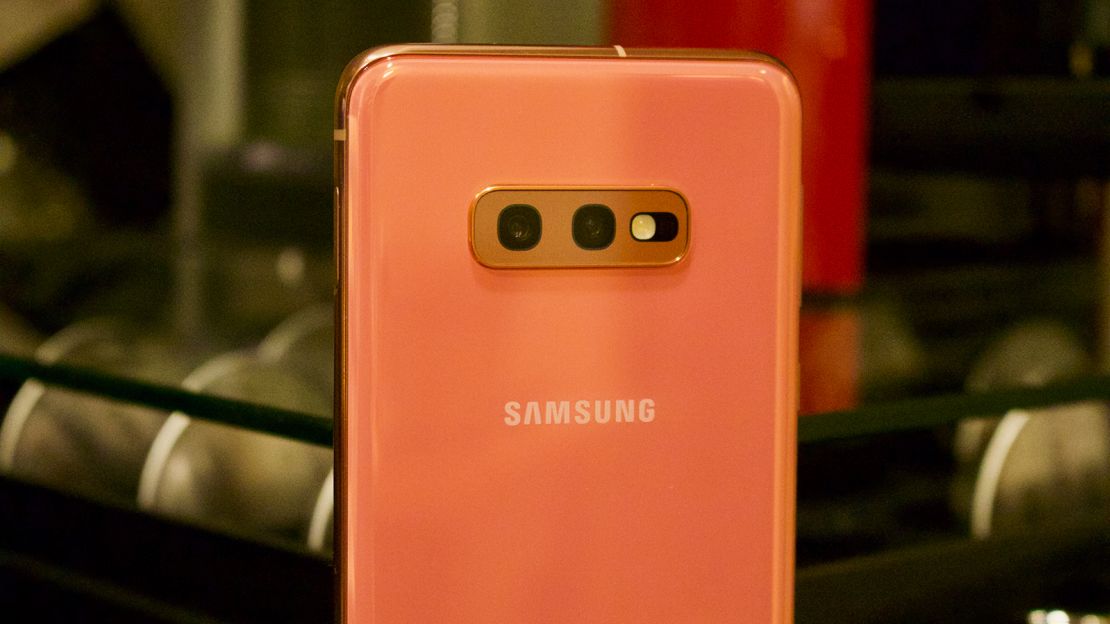 In search of the perfect compact phone: Samsung Galaxy S10e