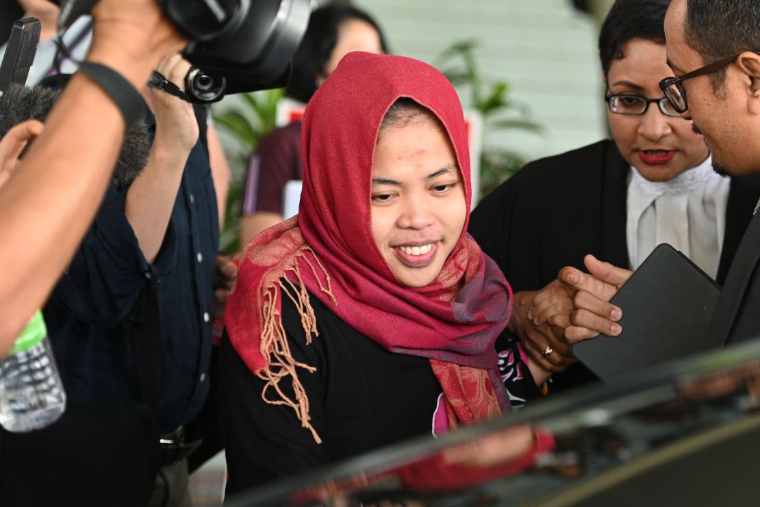 Indonesian national Siti Aisyah (center) smiles while leaving the Shah Alam High Court Monday.