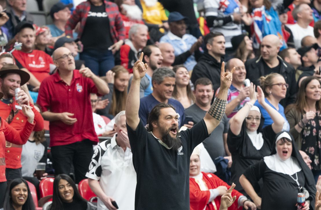 Jason Momoa cheers on New Zealand at the Vancouver Sevens.