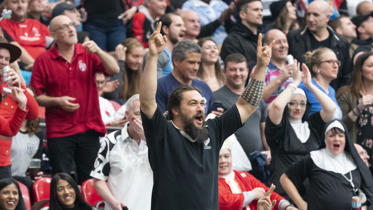 Jason Momoa cheers on New Zealand at the Vancouver Sevens.
