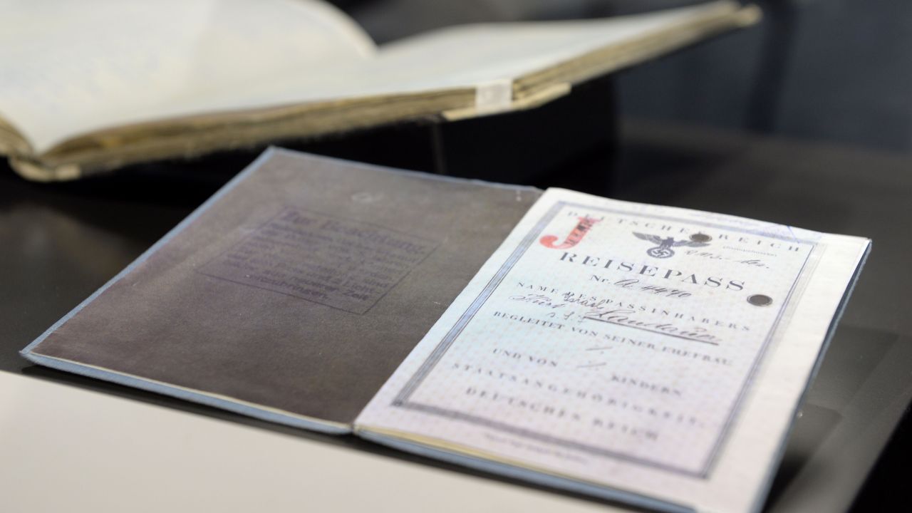 Kurt Landauer's passport on display at the Bayern museum.