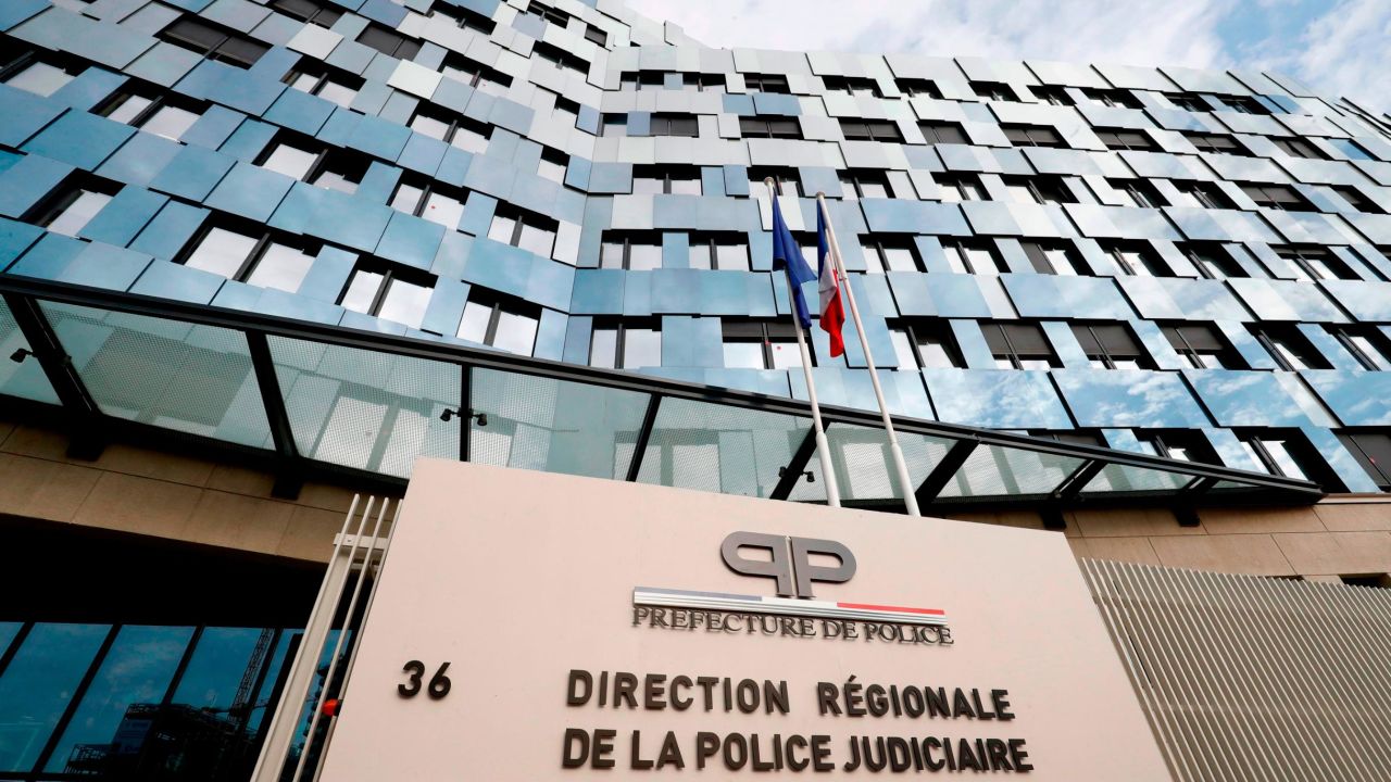 The police officer was killed while guarding the Paris Judicial Police offices.