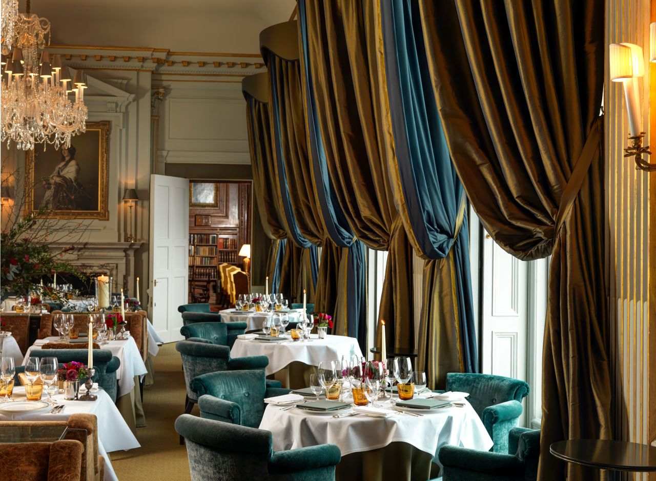 <strong>The Cliveden Dining Room:</strong> Chandeliers add the to room's beauty and grandeur.