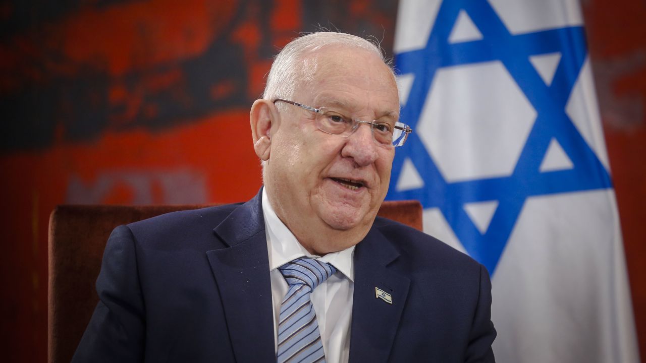 Israel's President Reuven Rivlin has tried to broker an agreement between Likud and Blue and White.