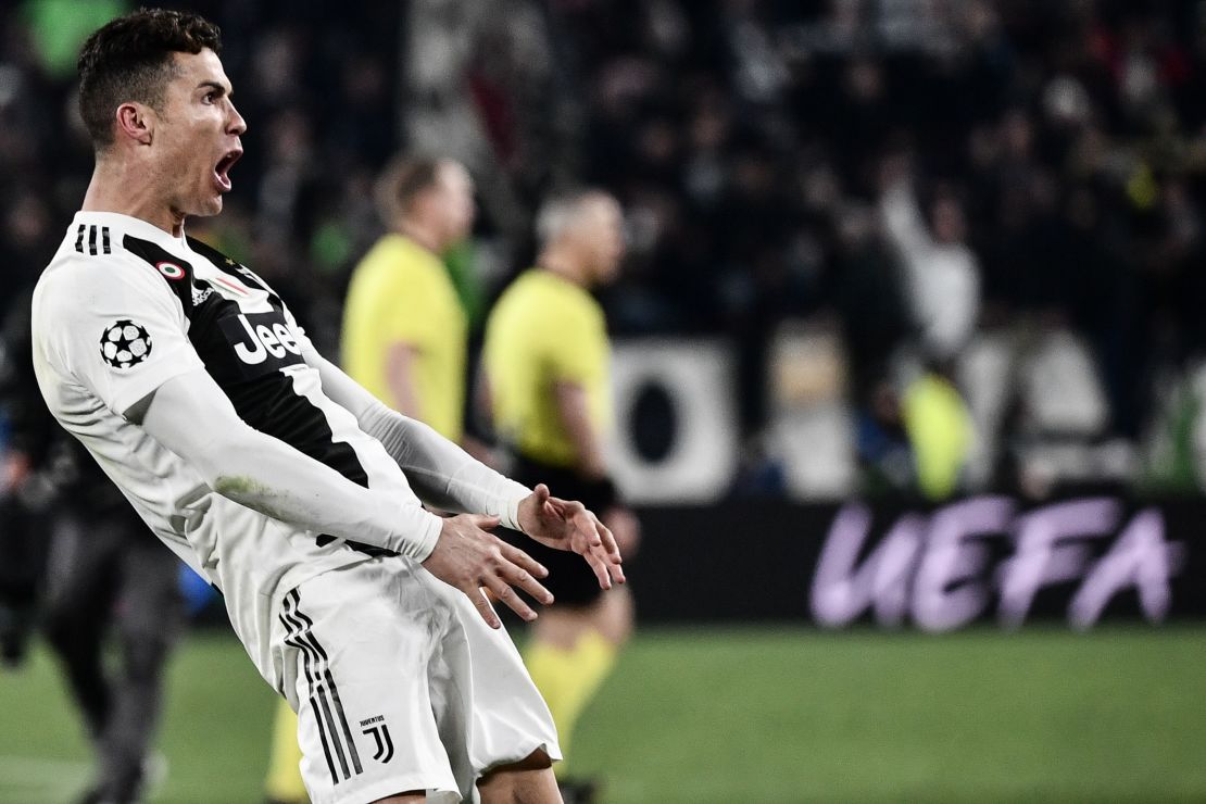 Cristiano Ronaldo mocks the celebration of Atleti coach Diego Simeone.
