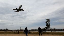 (190313) -- WASHINGTON, March 13, 2019 (Xinhua) -- An American Airlines Boeing 737 Max 8 aircraft from Los Angeles approaches to land at Washington Reagan National Airport in Washington D.C., the United States on March 13, 2019. The United States is grounding all Boeing 737 Max 8 and 9 aircraft, said U.S. President Donald Trump Wednesday, as the country becomes the last major country to do so after two crashes by the model in recent months. (Xinhua/Ting Shen)