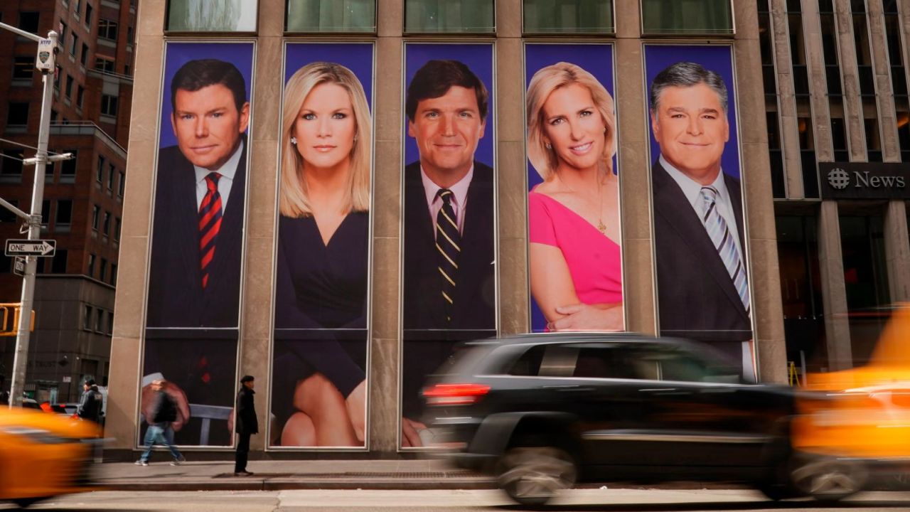 Trump's relationship with Fox News is unprecedented. Sunday's tweets(00)