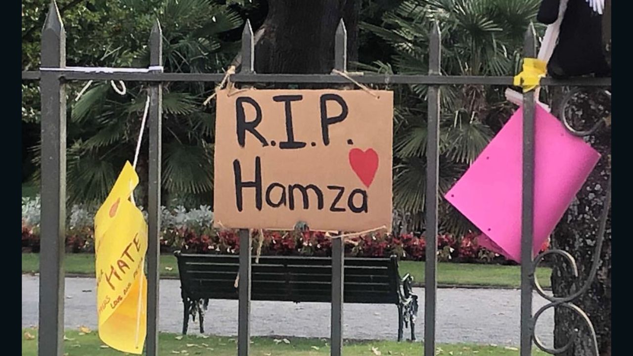 Flowers and signs have been laid at memorial sites around the city for victims who were killed in last Friday's attacks in Christchurch, New Zealand. 
 
